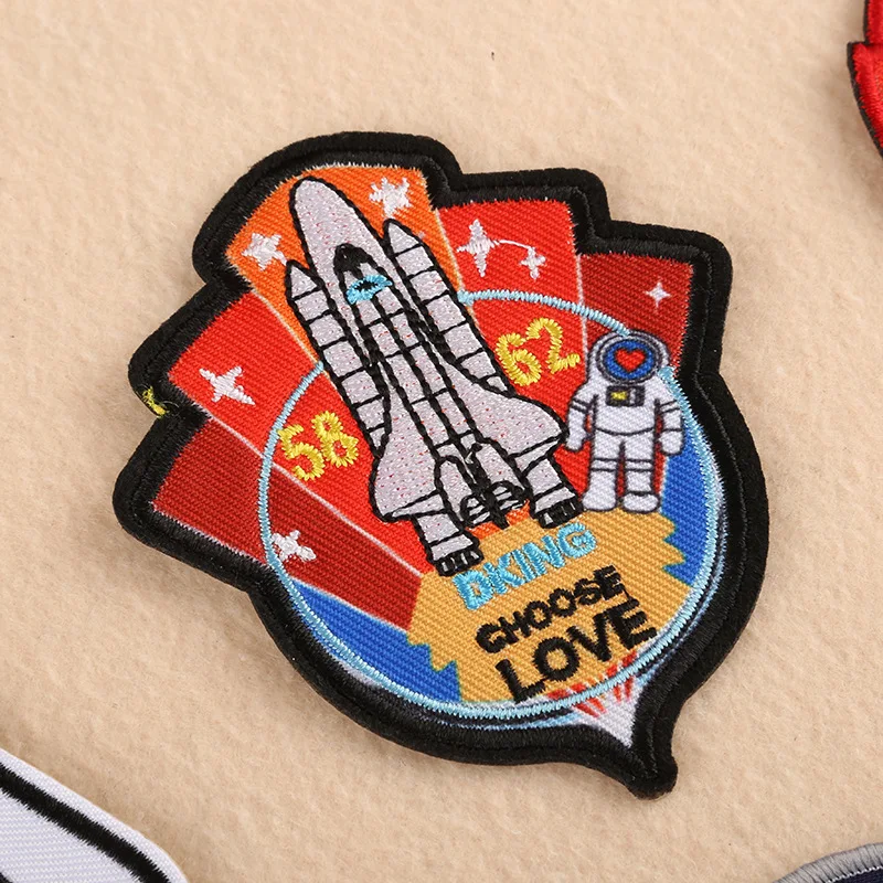 Нашивки на одежду с рисунком ракеты космоса астронавта вышитые значки