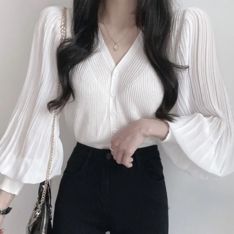 

Korean Chic Early Autumn V-neck Show Thin Single Breasted Chic Pleated Lantern Sleeve Thin Knitwear Top