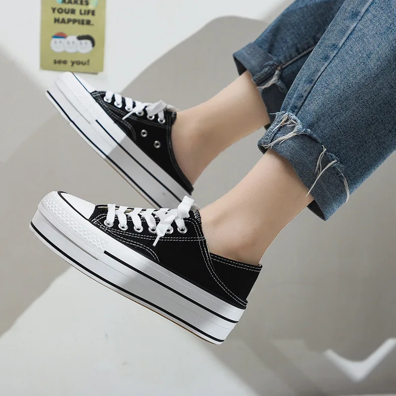 Черные и белые кроссовки Парусиновые на платформе Модная спортивная