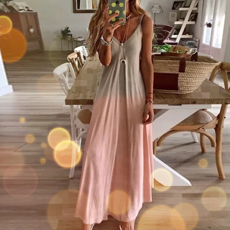 

Женское длинное платье на бретелях-спагетти с градиентным принтом