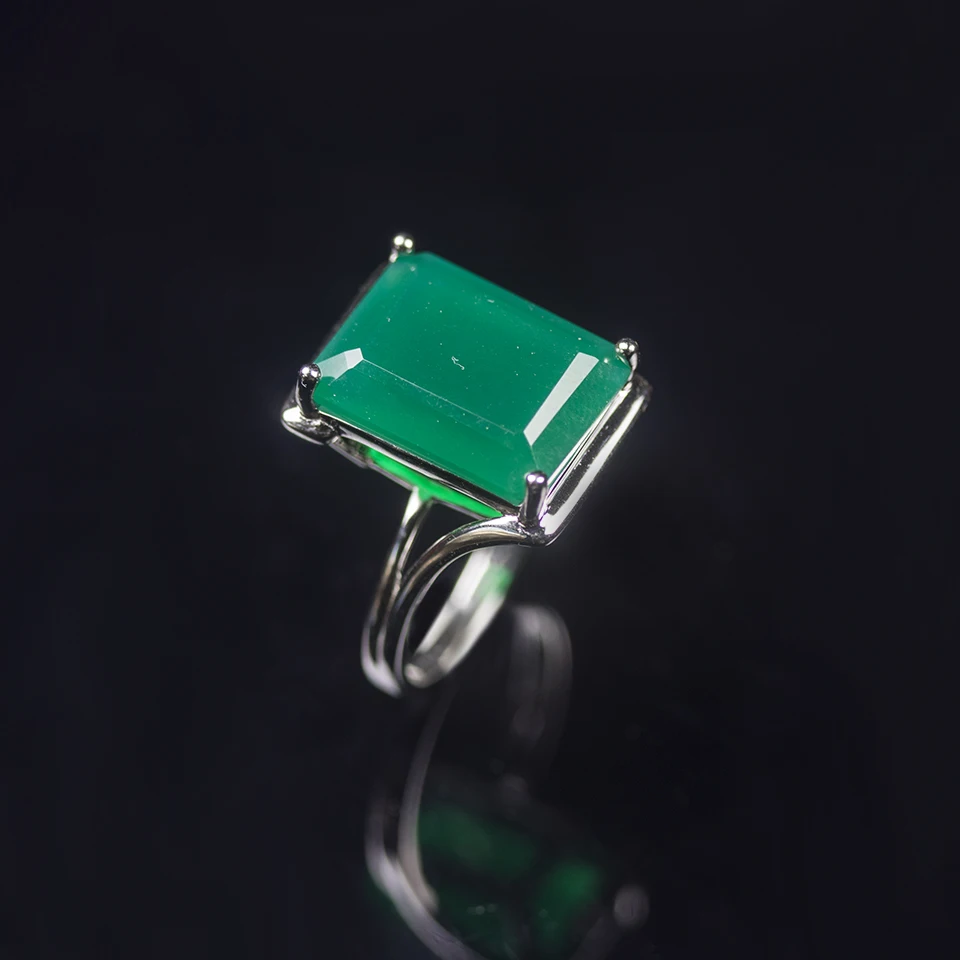 Изумрудная 16/3. Кольцо charles emerald 16. Кулон с изумрудом в виде капли. Кольцо изумруд бриллианты трио. Изумруд 16.