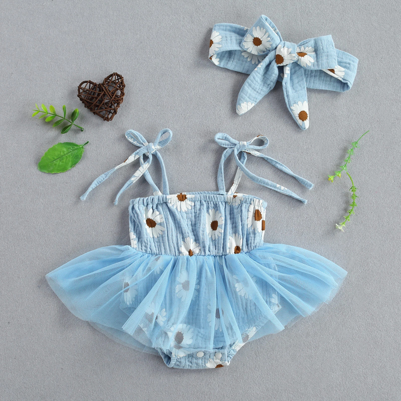 

Summer Baby Girl\u2019s Sweet Lovely Lace-Up Suspender Romper Fresh Daisy Printing Mesh Yarn Jumpsuits and Headband