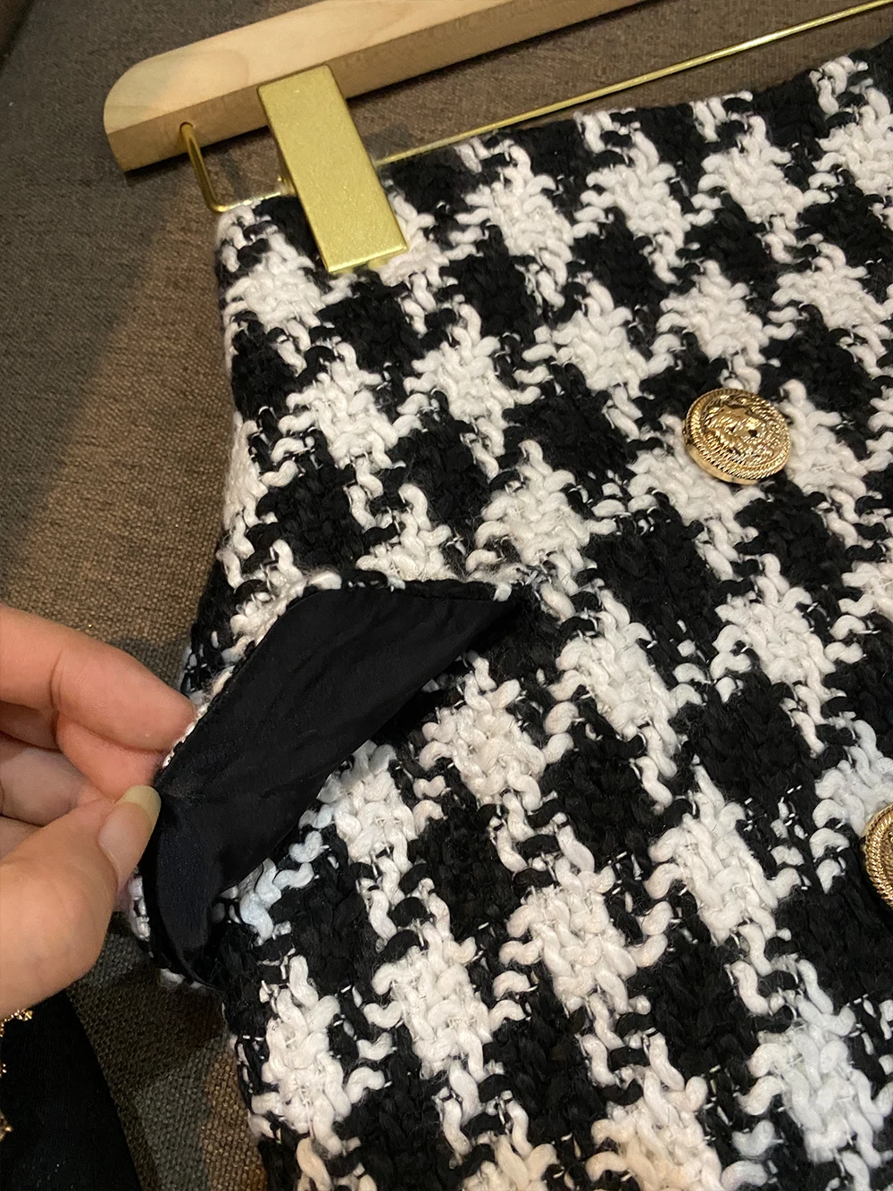 Модная женская клетчатая двухрядная юбка-трапеция с принтом губ модель 2021 года |