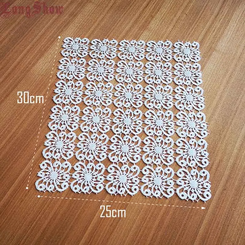 white 1 лот 2 шт 25x30 см белый чистый полиэстер вышитые полые кружева Столовые Салфетки - Цвет: white