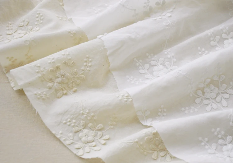 Приятная для кожи бежевая/небелая хлопчатобумажная ткань 3d Цветочная вышивка