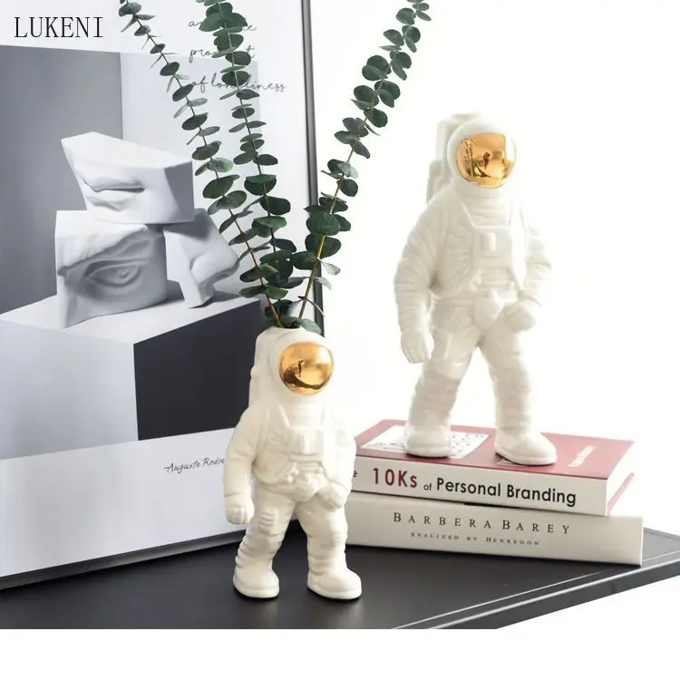 

Nordic Style Astronaut Flower Stand Modern Minimalist Guest Restaurant Home Decoration Astronaut Vase Decoration