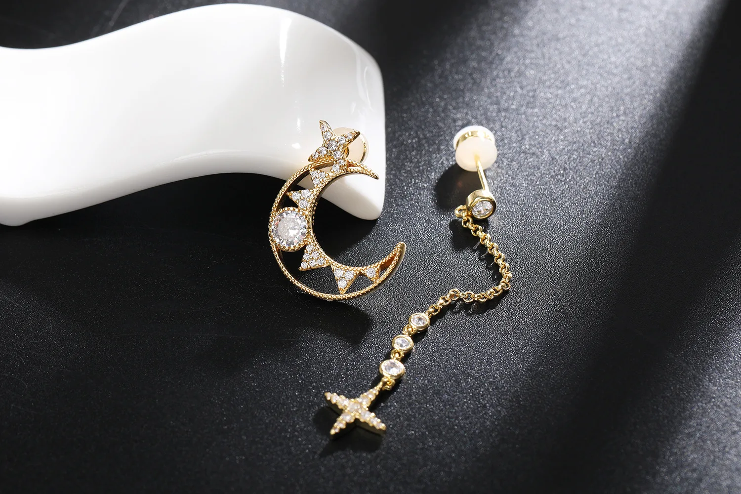 

Personality asymmetrical inlaid moon earrings