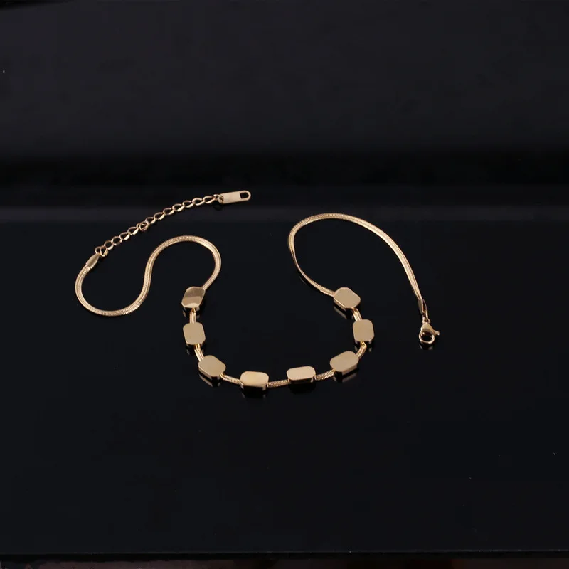 

TOSAKO Stainless Steel Chokers Necklace Titanium Pendants Sweater Chain Square Female 2021 Trend Jewelry