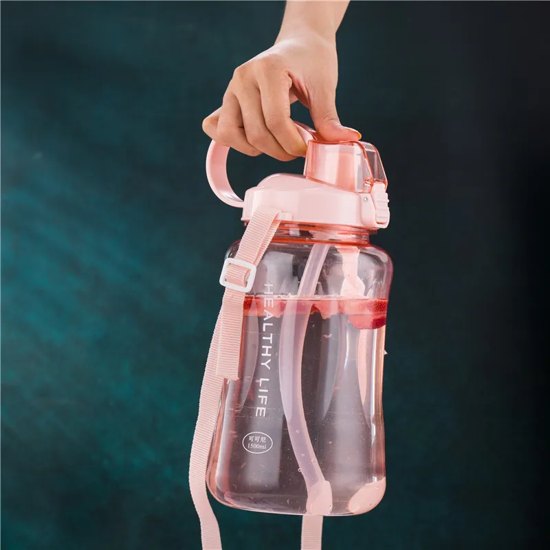Новые BPA бесплатные бутылки для воды на открытом воздухе 1,5 л большая емкость пластиковая Спортивная бутылка с соломинкой и слингом фитнес Герметичная Бутылка