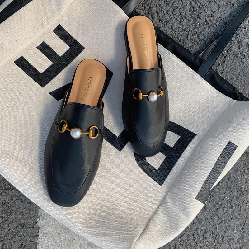 Бренд molan Designers; Новинка года; роскошные женские кожаные шлепанцы без задника, украшенные жемчугом и металлической цепочкой, с вышивкой в виде красного сердца; Лоферы без задника; вьетнамки - Цвет: black pearl