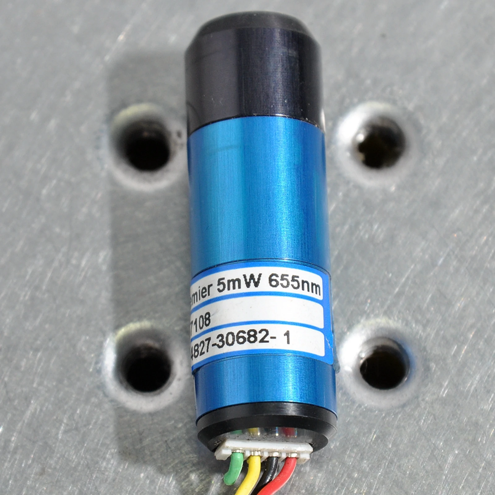 Используется красный точечный Лазер 655 нм 5 мВт