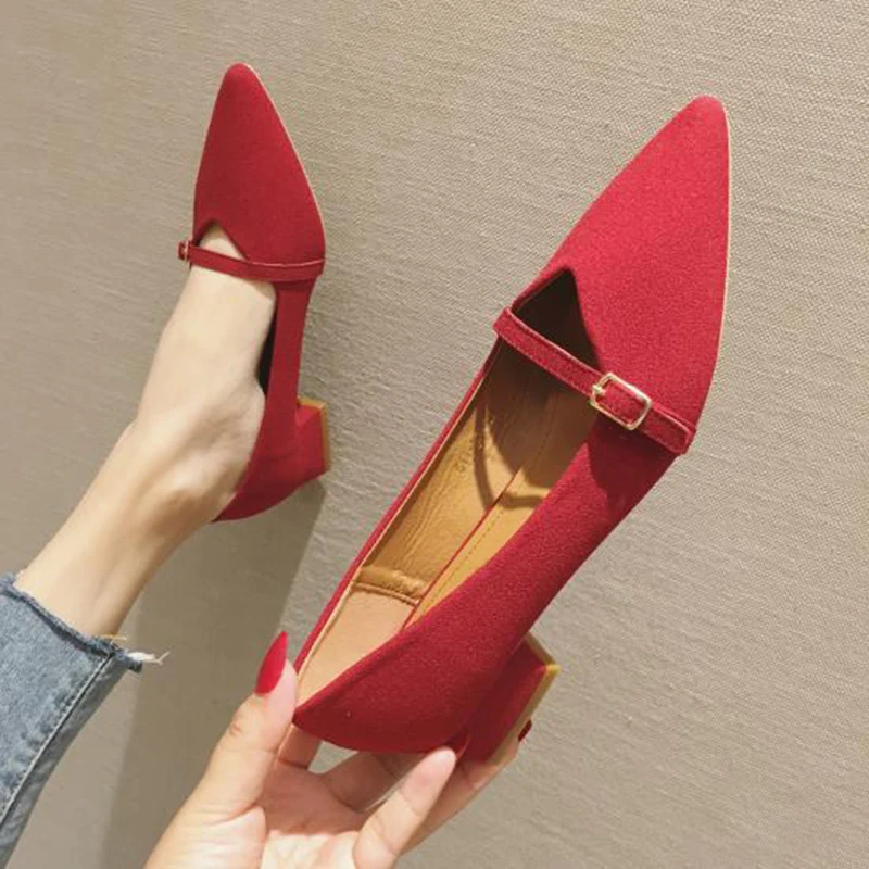 Женские офисные туфли с острым носком на низком каблуке 3 см модные туфли-лодочки