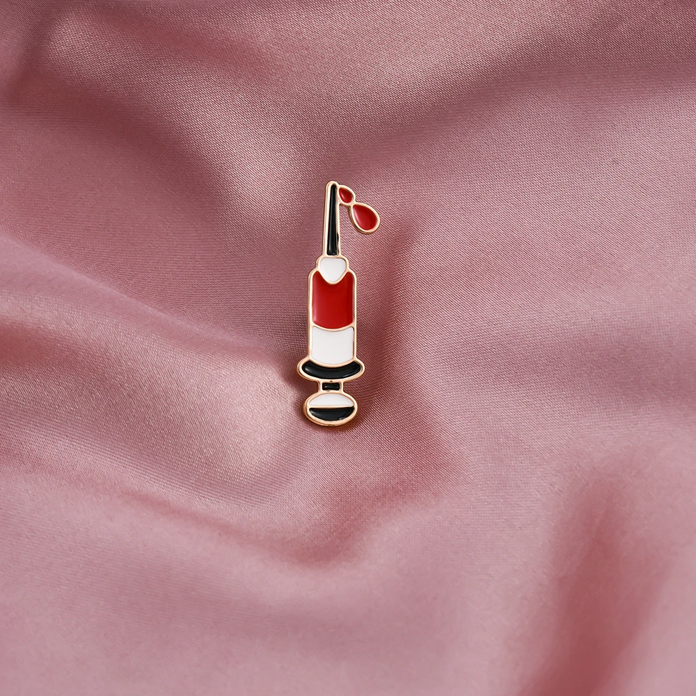 

DCKAZZ Syringe Brooch Nurse Doctor Injection Blood Medical Equipment Jewelry Red Enamel Clothes Pin Metal Badge for Student Gift