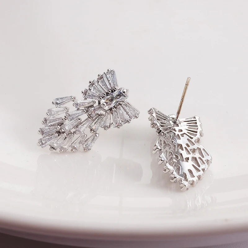 

Drop Shipping Luxury Copper AAA Zircon Stud Earring for Women Bling Crystal Long Tassel Bridal Jewelry Accessories