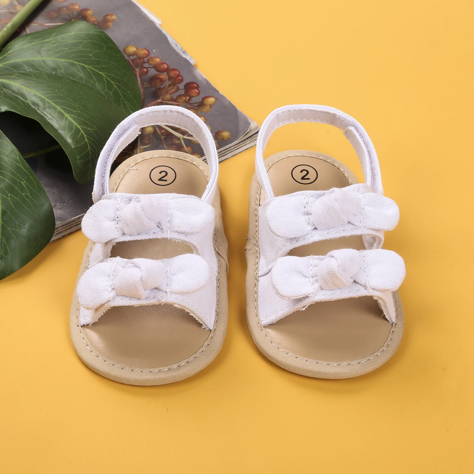 Босоножки для маленьких девочек нескользящая обувь на мягкой подошве однотонные