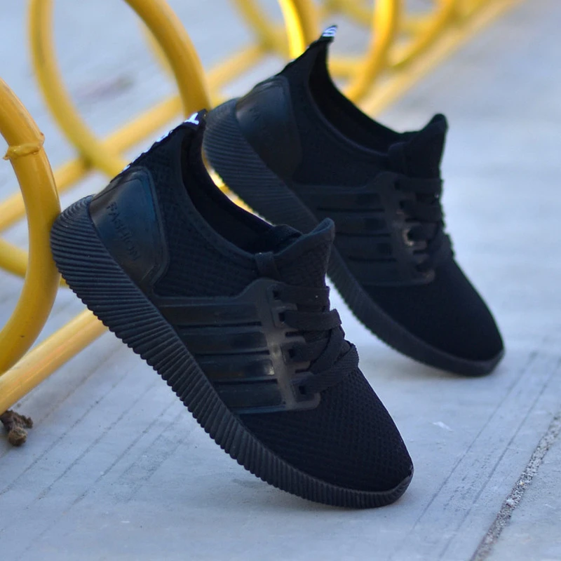 Мужские кроссовки на шнурках черные дышащие из сетчатого материала каждый день