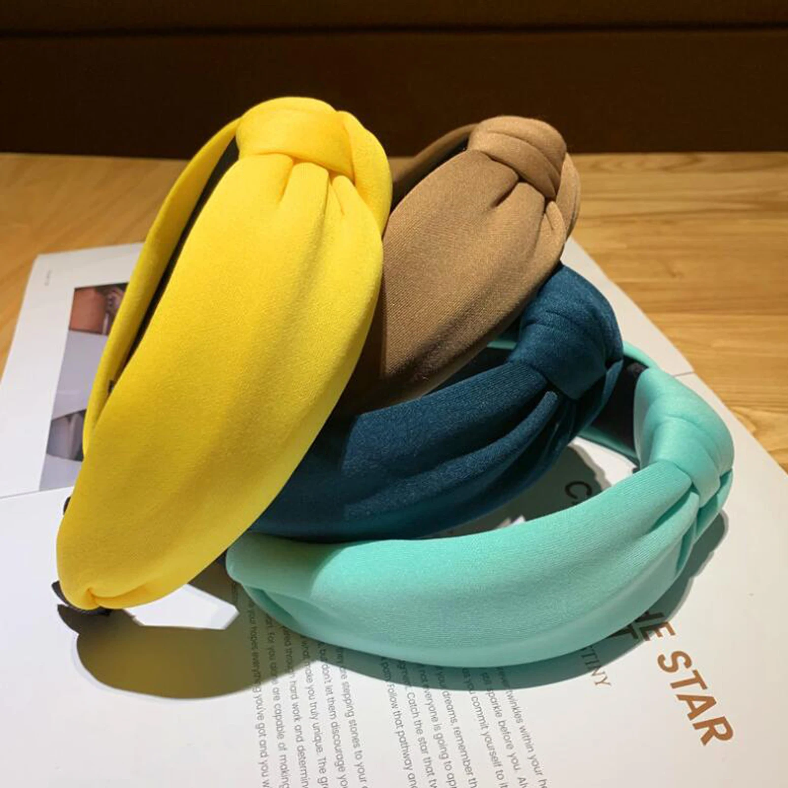 Женская повязка на голову с узлом однотонная эластичная лента широкими краями