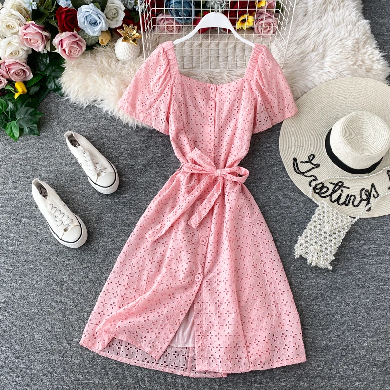 Женское однобортное платье с коротким рукавом однотонное розовое облегающее