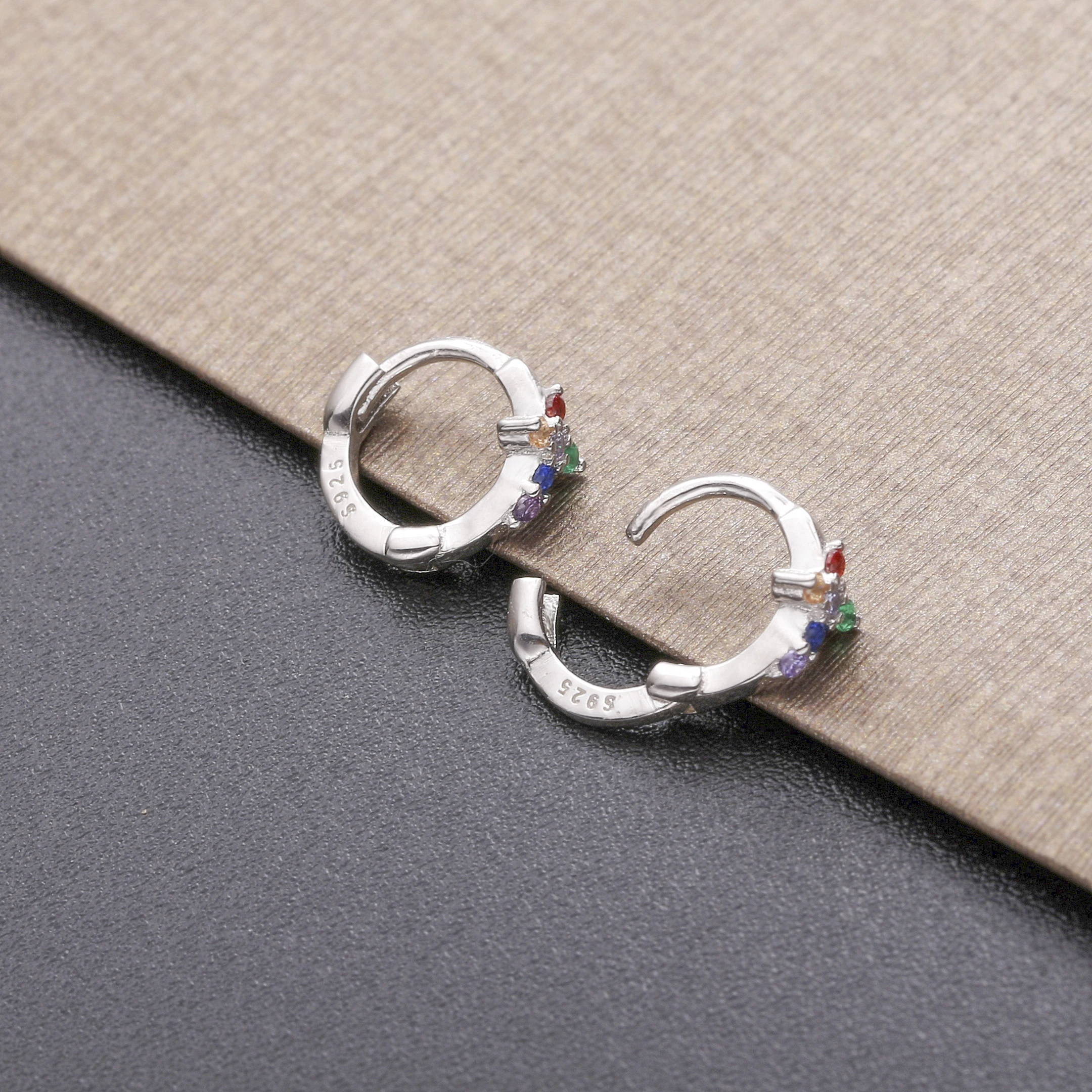 Женское кольцо с радужным крестом из серебра 925 пробы|Серьги-кольца| |