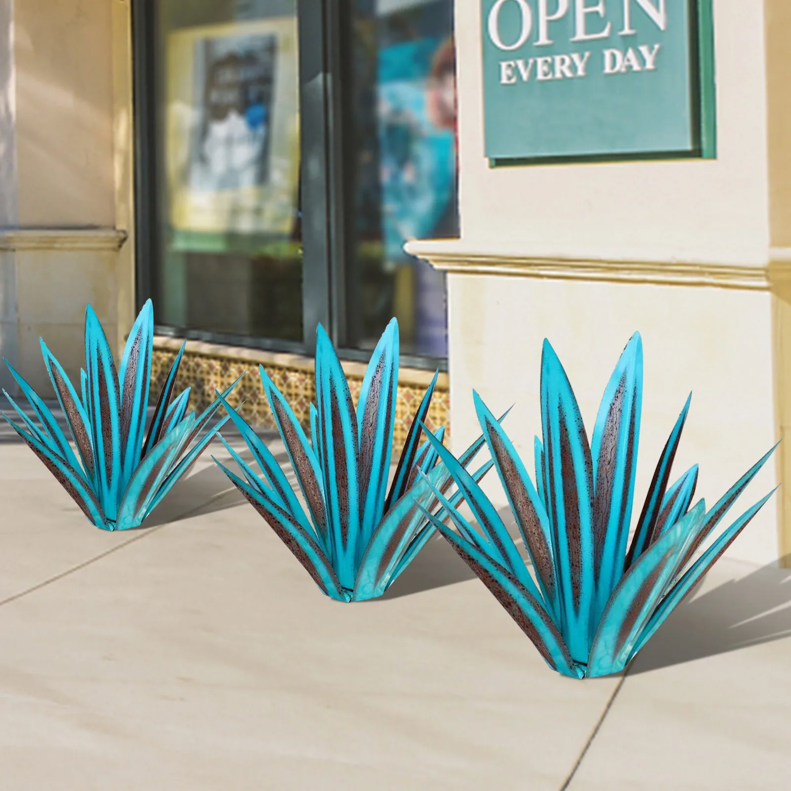 Синяя скульптура Текила в рустикальном стиле металлическое агановое растение