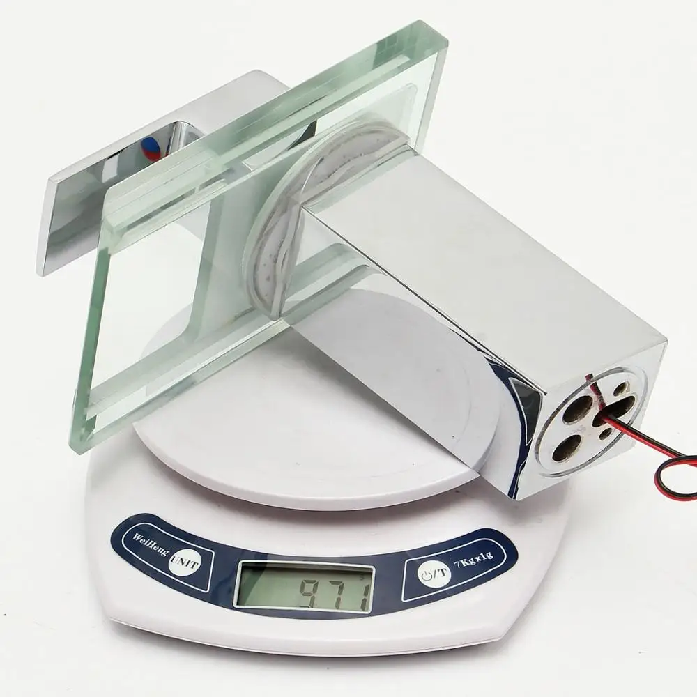 Светодиодный смеситель для раковины в ванной комнате Водопад хромированный одно