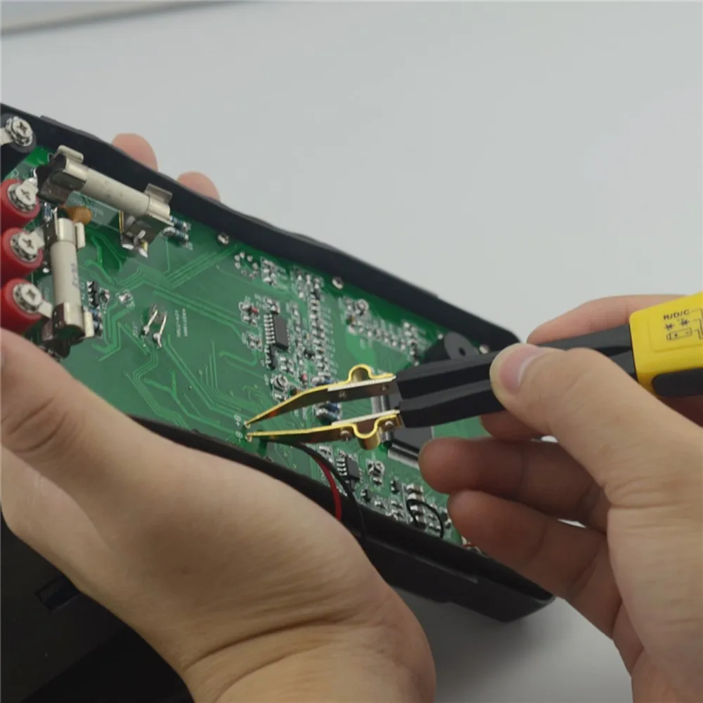 

990C Digital SMD Tester Capacitance Meter for Diode Capacitance Resistance Tweezers Meter Battery Tester with Spare Test Pin