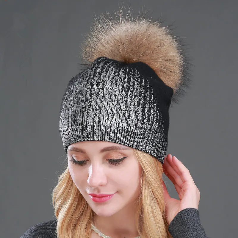 Wuaumx женские зимние шапки Skullies Beanies, шапка для женщин из натурального меха енота, вязаная шерстяная шапка с помпоном, шапка с серебристым и золотистым принтом - Цвет: Black Silver 01