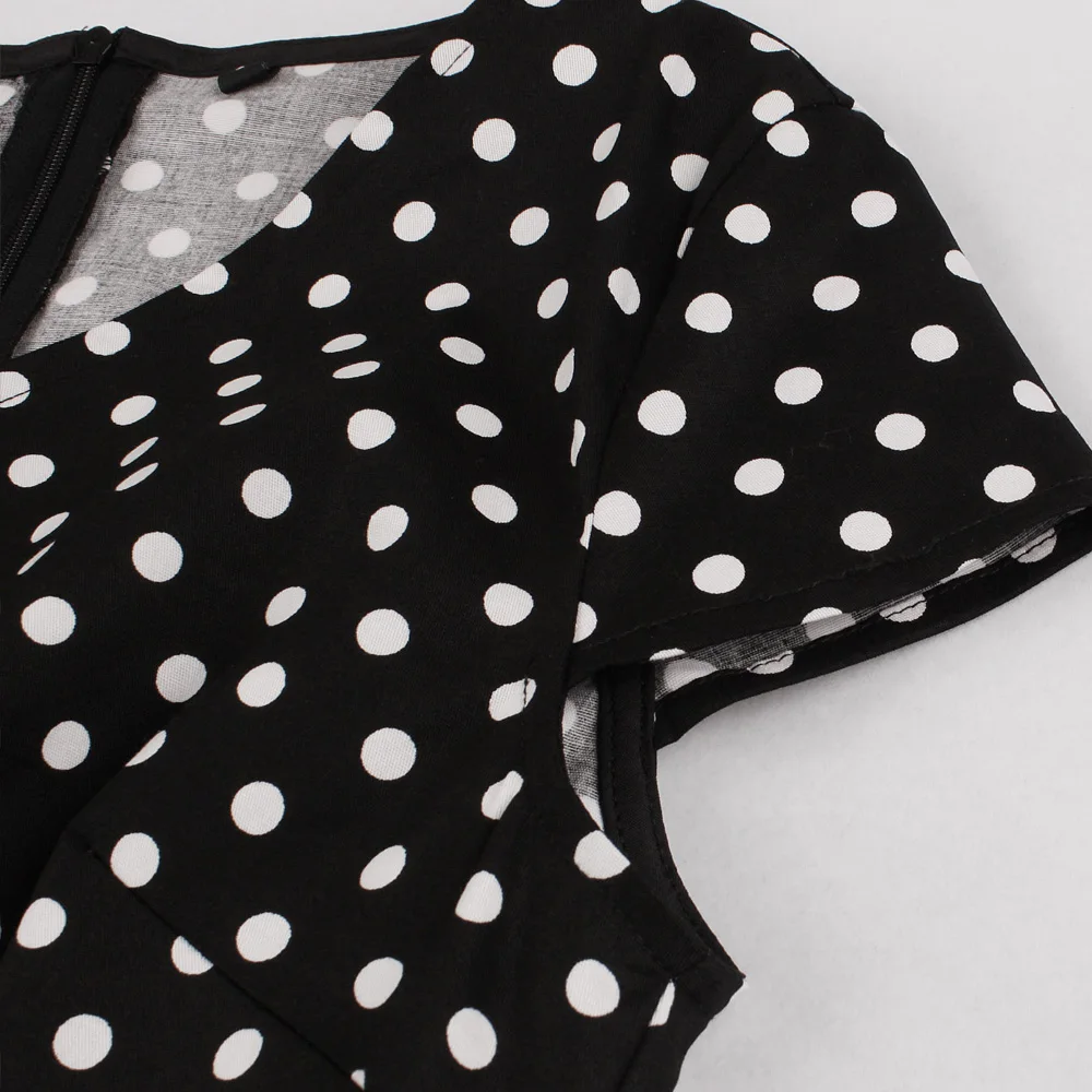 Женское винтажное платье в горошек черное из хлопка стиле ретро 60 х с V образным