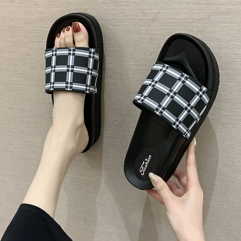 

Шлепанцы женские в клетку, простые пляжные тапочки на толстой подошве, в стиле Instagram, лето 2021