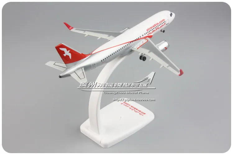 Модель самолета в сборе из пластмассы 19 см авиакомпании Саудовской Аравии AIR ARABIA