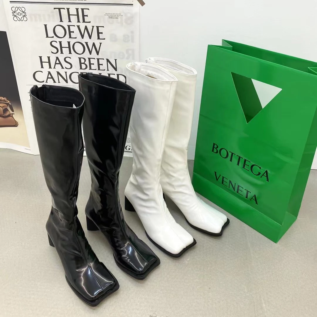 

Женские сапоги до колена с квадратным носком, черные, белые модные зимние сапоги на высоком каблуке с застежкой-молнией сзади, однотонные ла...