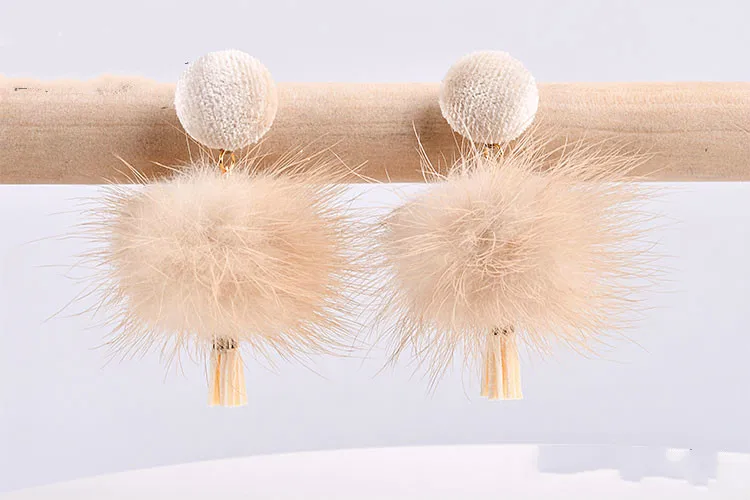 Осенне зимний шарик из меха норки кроличьей шерсти шпилька серьги сделай сам