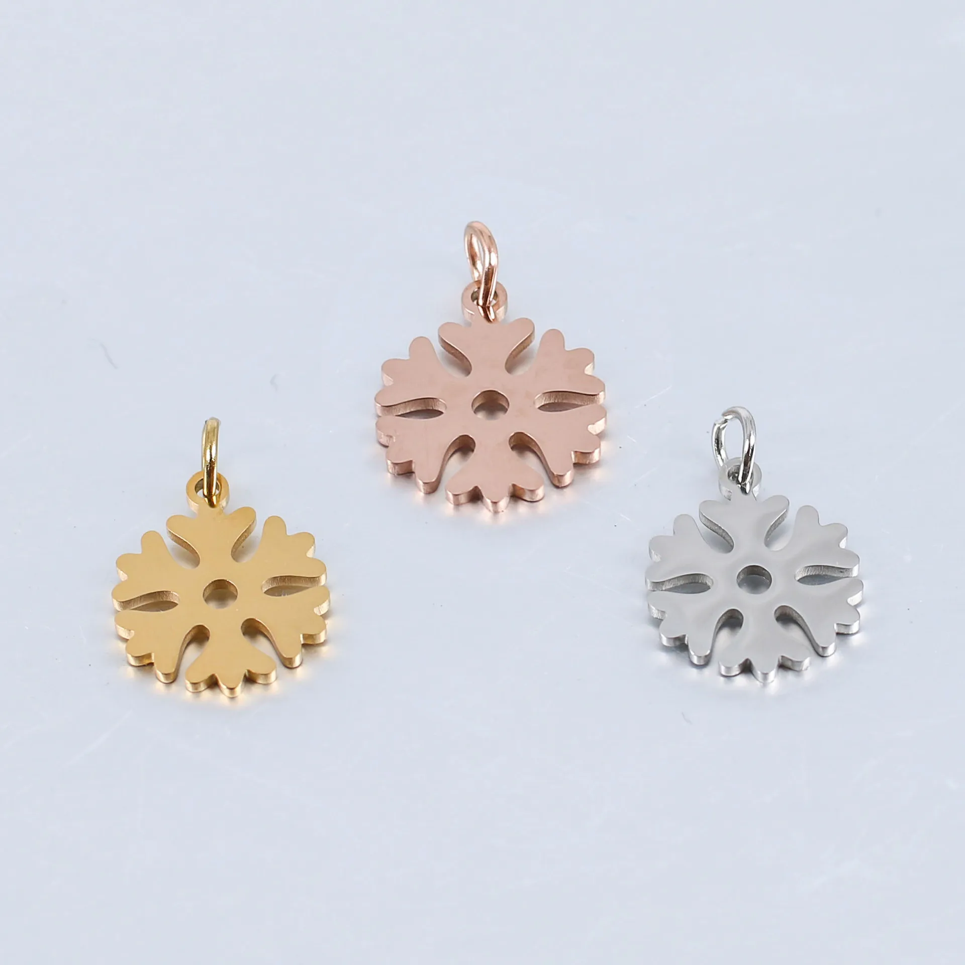 

20 шт. зеркальная полированная нержавеющая сталь полый кулон со снежинкой режущая модель ожерелья брелок для путешествий браслеты