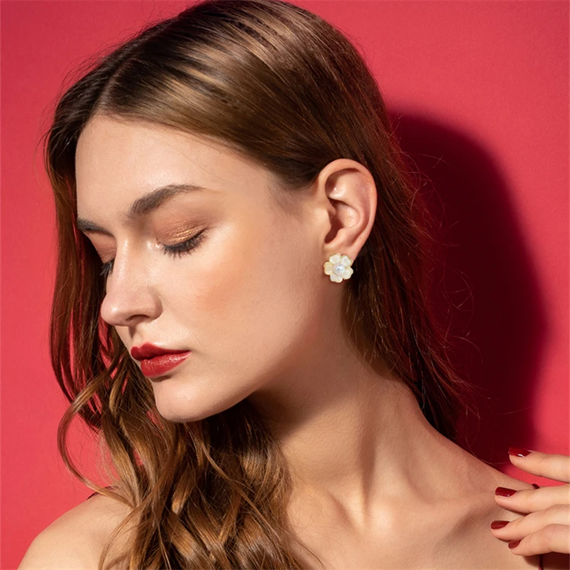 

Fashion S925 Geometric Chic Zircon Flower Pearl Temperament Small Stud Earrings for Female Daily Jewelry Gifts Korea 2021 New