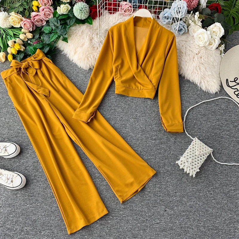 Короткий топ с длинным рукавом и v образным вырезом широкие брюки женский костюм