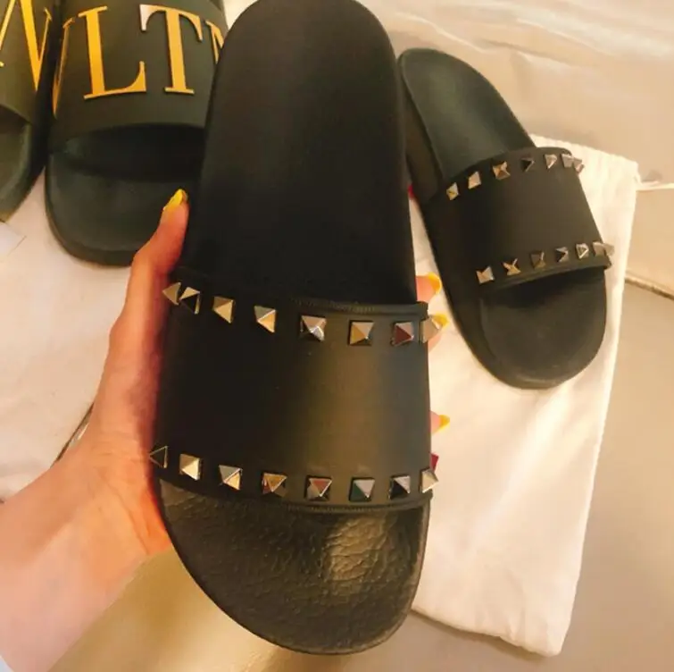 Брендовые тапочки с заклепками мужская летняя модная обувь на толстой подошве