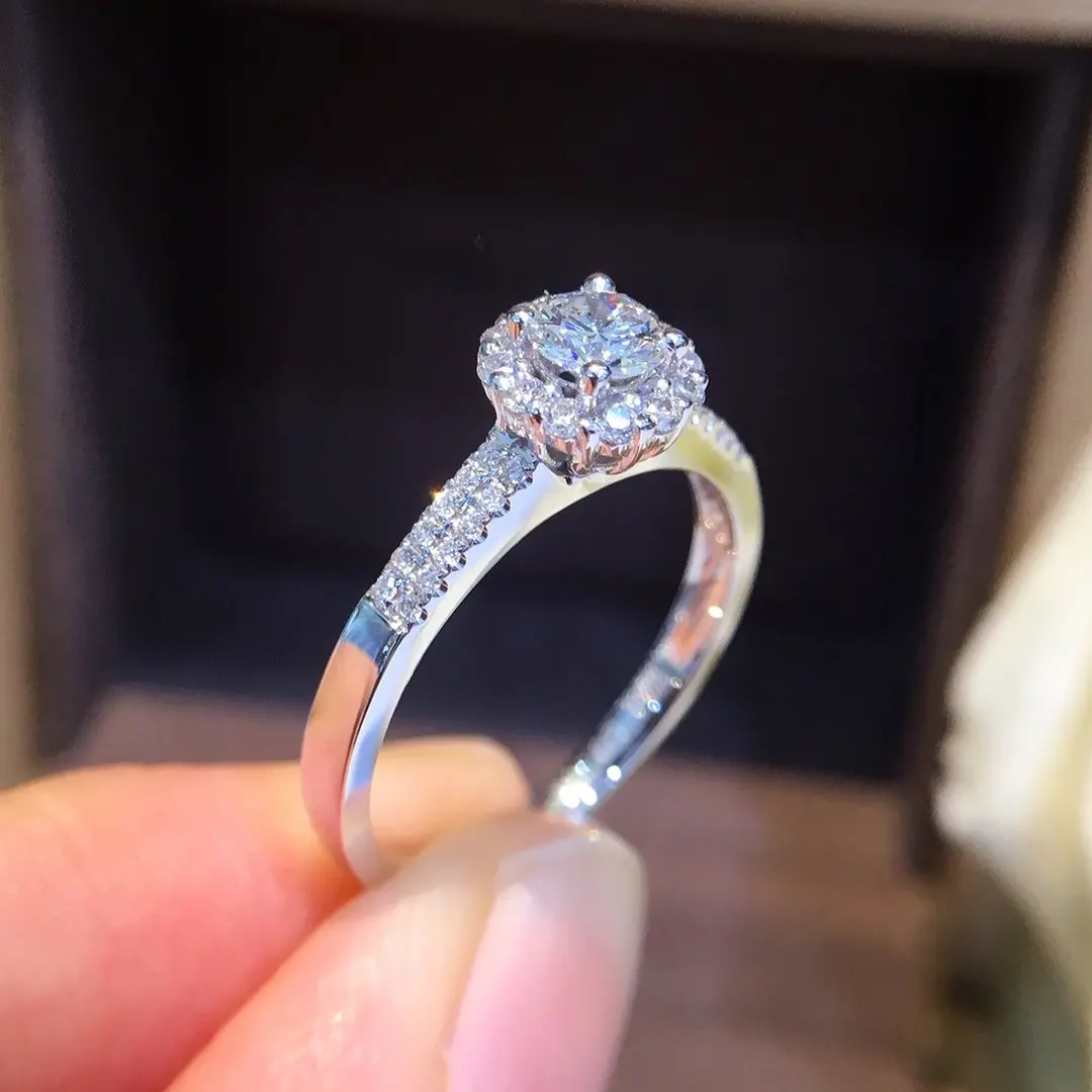 Кольцо из чистого золота 18 карат с натуральными бриллиантами красивое кольцо