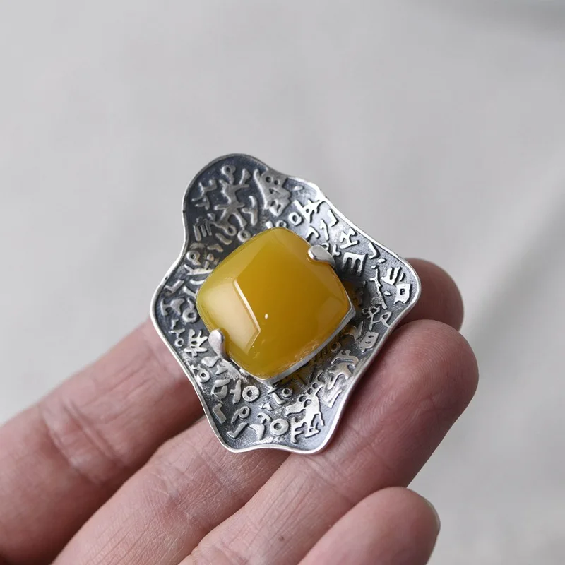 Кольцо женское из серебра 990 пробы регулируемый размер с желтым халцедоном |