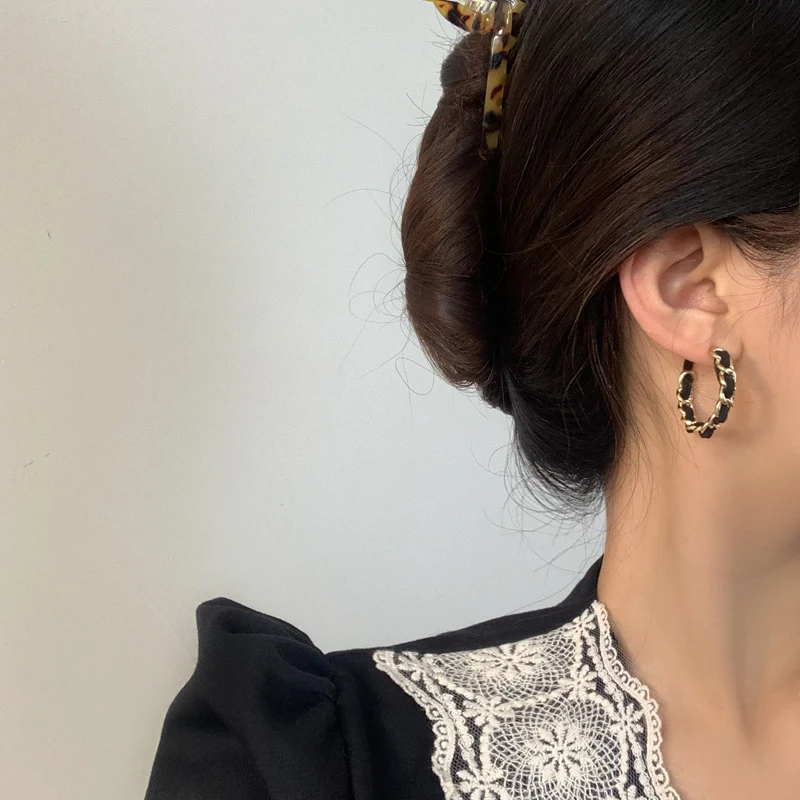 

Mihan 925 Silver Needle Fashion Hoop Earring Vintage Temperament Hollow Black Metal Earrings For Girl Lady Party Gifts Wholesale