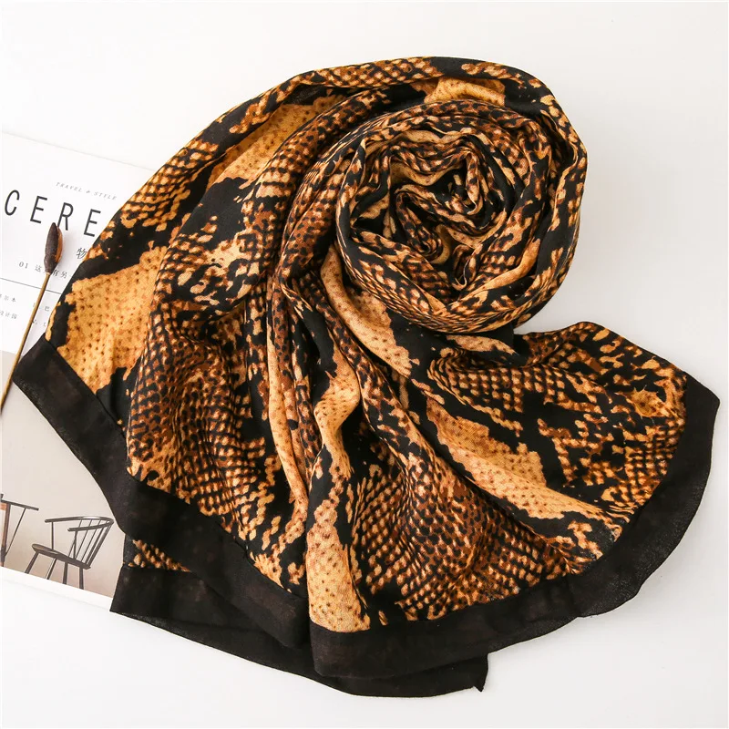 Женский шарф со змеиным принтом мягкий прямоугольный длинный розовый