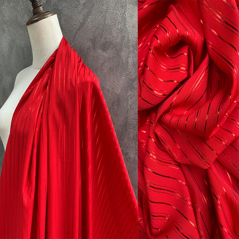 

Красная позолоченная полосатая шифоновая ткань микро-эластичная и непроницаемая модная дизайнерская одежда, модная ткань для рубашек