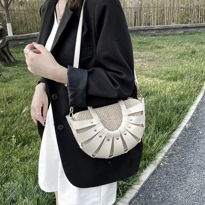 

Fashion Hollow Chain Shoulder Crossbody Bags for Women 2021 Simple Ladies Designer Handbags Casual Messenger Bags