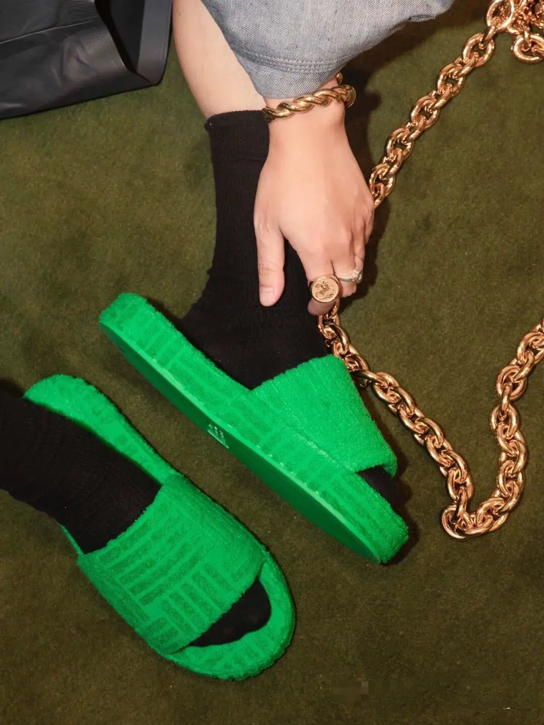 Женские тапочки 2021 Новые пушистые зеленые полотенца универсальная обувь женские