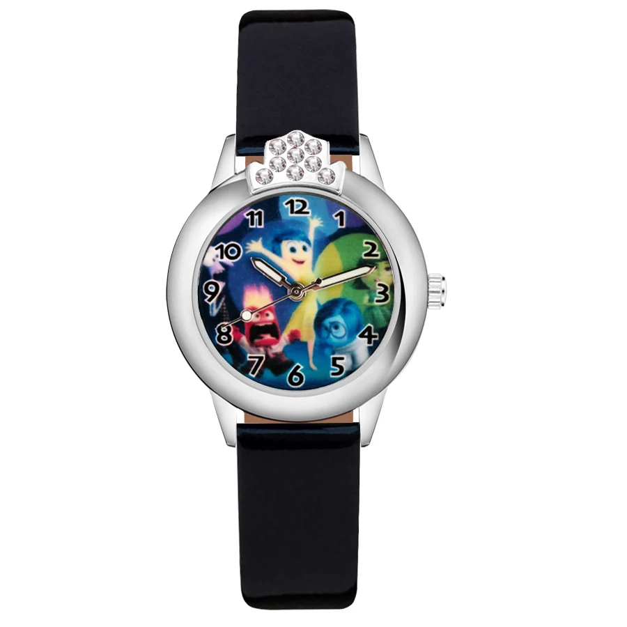 С героями мультфильмов с изображением милого монстра украшением в виде