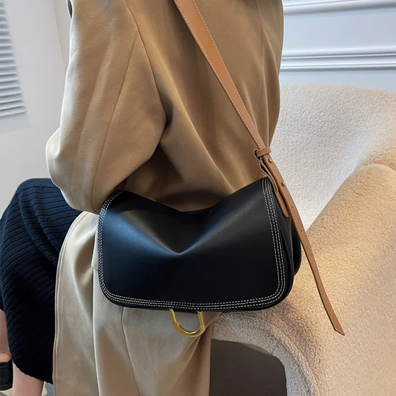 

High-quality Ladies Hand-held Large-capacity Underarm Bag 2021 New Autumn Tide Casual Fashion Rivet Solid Color Female Bag