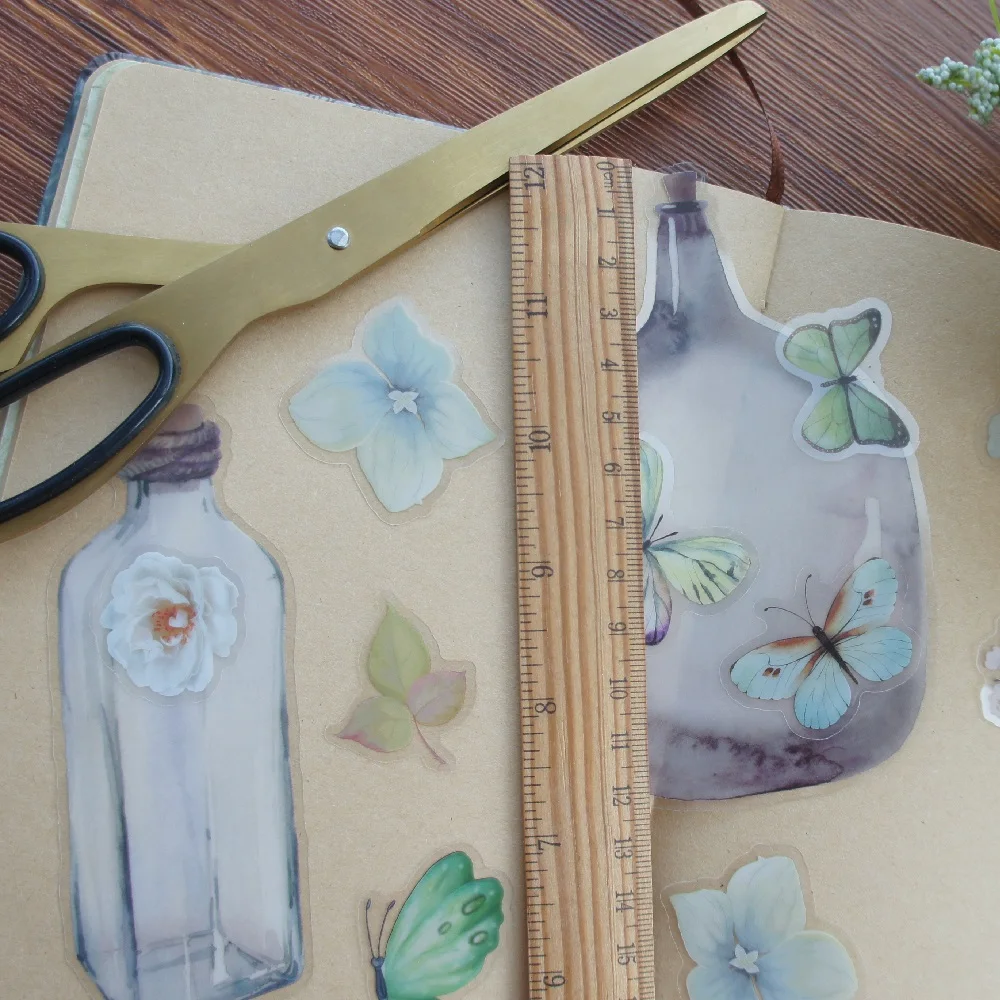 Наклейка белая Зеленая бабочка цветок синяя бутылка стильная наклейка для