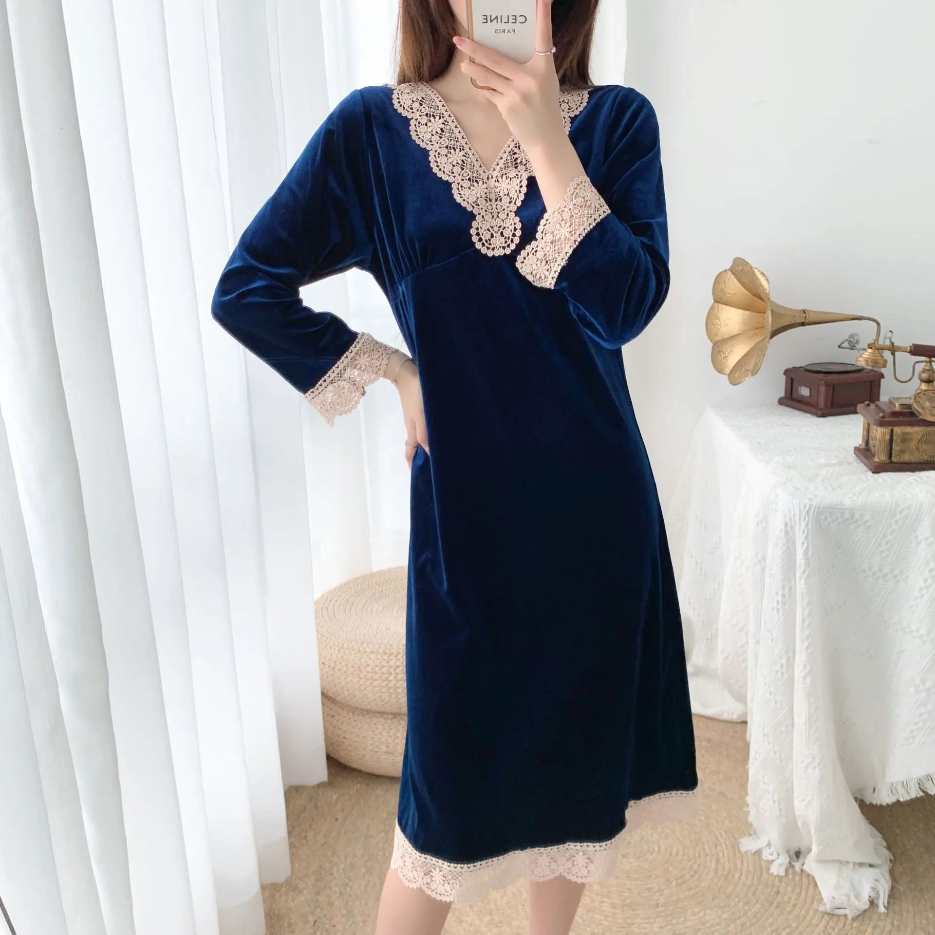 Women's New Long Sleeve Knee Velvet Nightgowns Slik Sleepshirts Women Vintage Nightgowns sleepwear