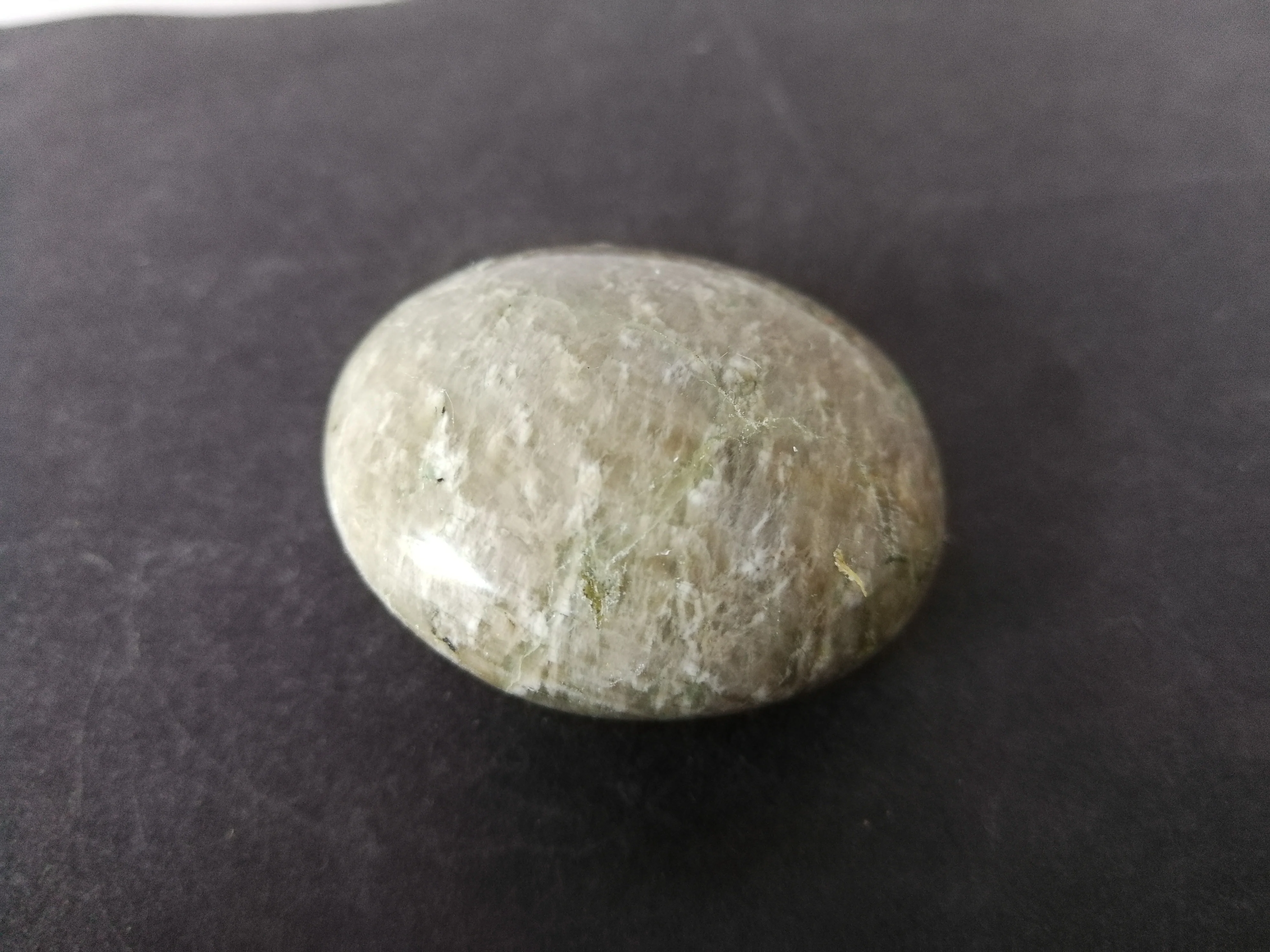 56.0gNatural green Moonstone Worry Stone polished quartz crystal palm stone mineral specimen Reiki healing home decorati | Дом и сад