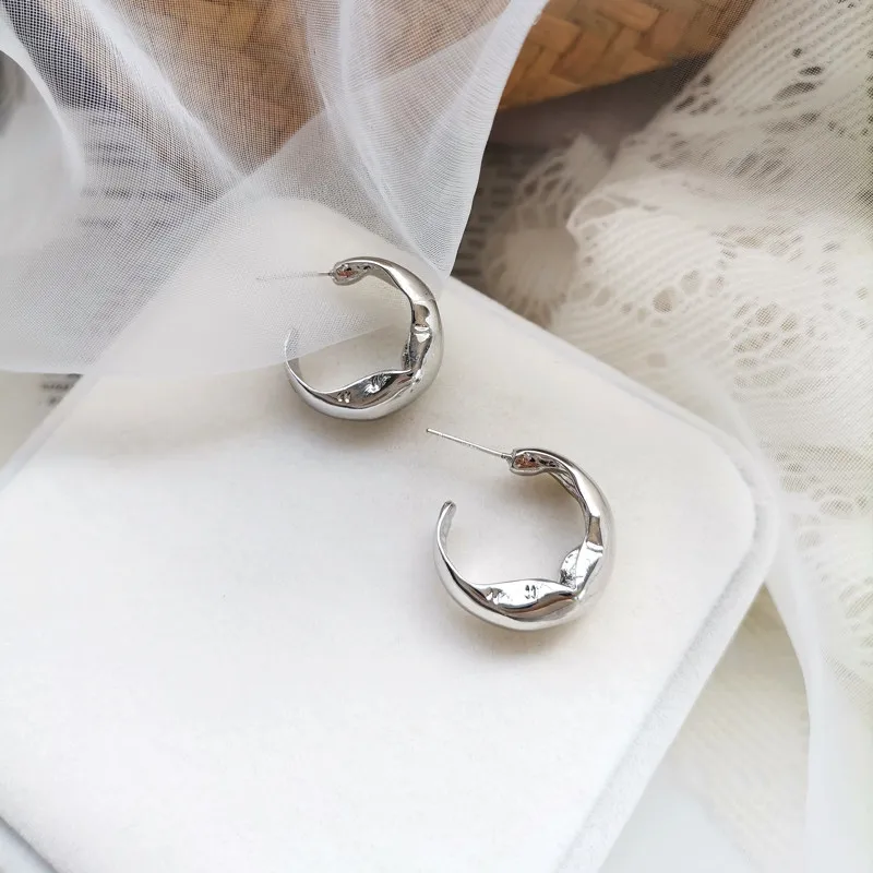 

Fashion aesthetic personality contracted C word earrings irregular wind metallic nappa stud earrings