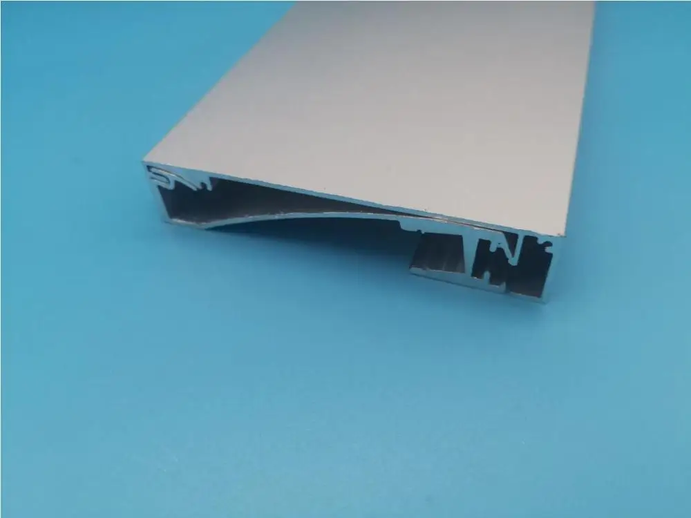 구매 무료 배송 밀키 커버와 엔드 캡이있는 고품질 알루미늄 채널, 은색과 검은 색 표면이 가능합니다.